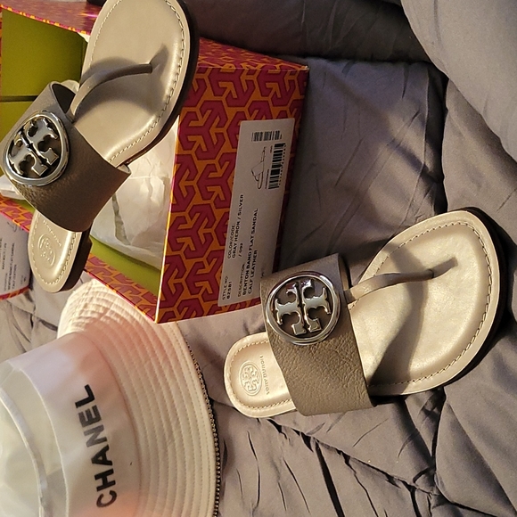 SOLD- TORY BURCH SANDLES - Picture 2 of 3